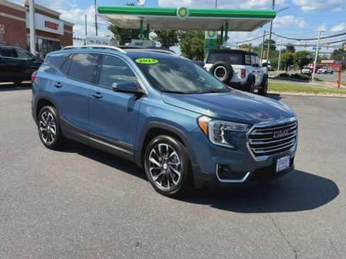 Certified 2024 GMC Terrain SLT w/ Infotainment Package II AWD/4WD image 2