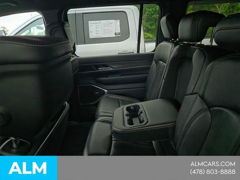 Used 2023 Jeep Wagoneer L Series II AWD/4WD image 7