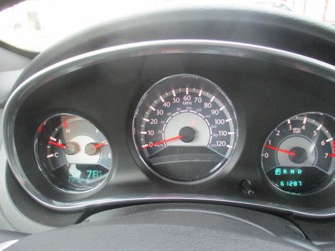Used 2013 Chrysler 200 Touring FWD image 23