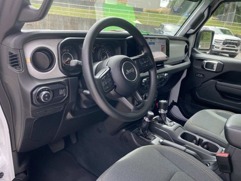 Used 2025 Jeep Gladiator Sport AWD/4WD image 24
