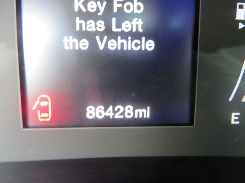 Used 2018 Jeep Renegade Latitude w/ Safety & Security Group FWD image 18