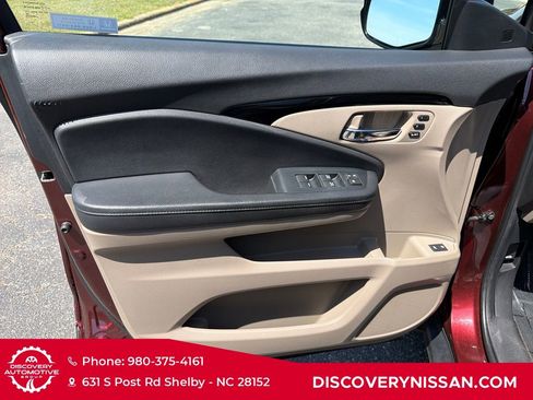 Used 2022 Honda Pilot Touring image 10