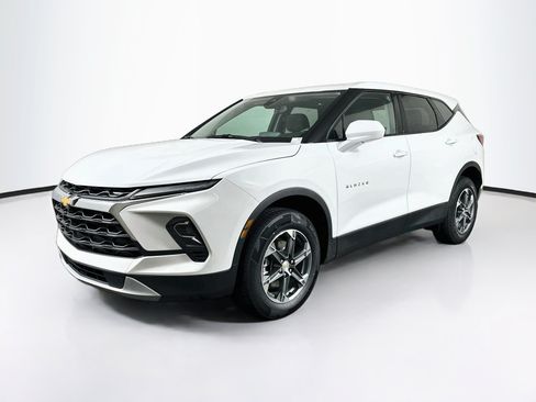 Used 2025 Chevrolet Blazer LT FWD image 3