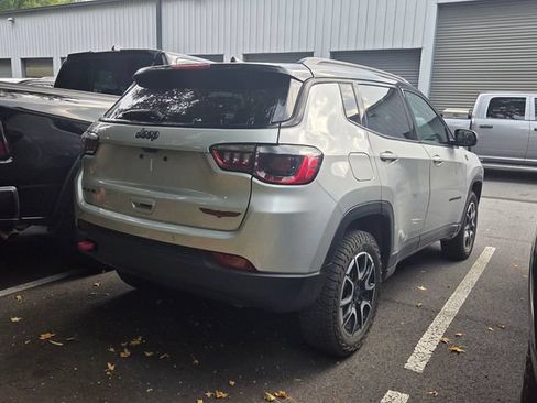 Used 2024 Jeep Compass Trailhawk AWD/4WD image 4