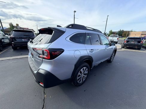 Used 2025 Subaru Outback AWD/4WD image 4