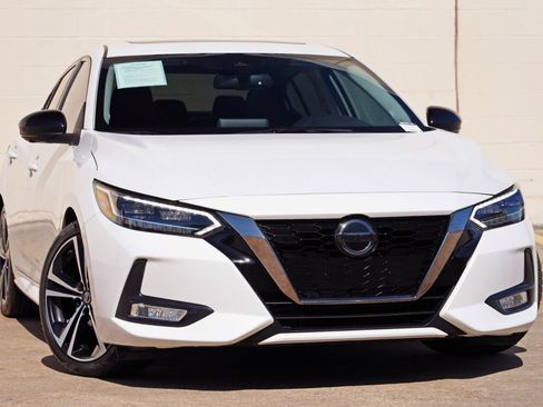 Used 2020 Nissan Sentra SR w/ Premium Package image 2