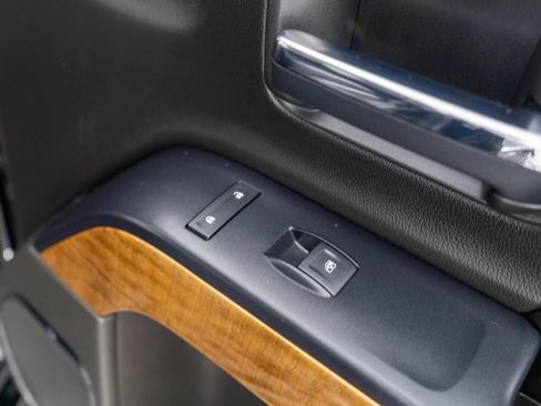 Used 2017 Chevrolet Silverado 1500 LTZ AWD/4WD image 9