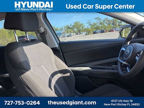 Used 2023 Hyundai Elantra SE image 7