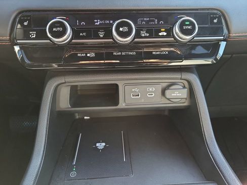 Used 2025 Honda Pilot TrailSport image 34