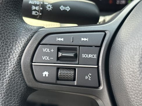 Certified 2025 Honda HR-V LX image 33