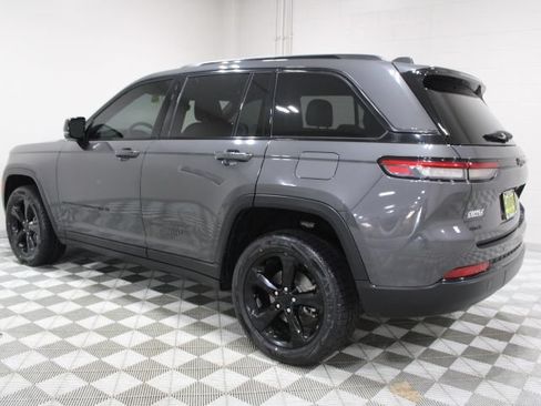 Used 2023 Jeep Grand Cherokee Altitude AWD/4WD image 9