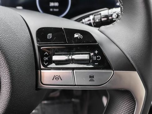Certified 2025 Hyundai Elantra Limited FWD image 24
