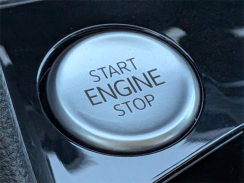 Certified 2024 Volkswagen Taos SE image 36