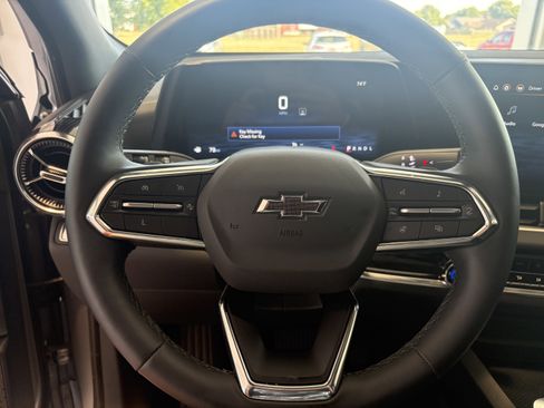 Used 2025 Chevrolet Equinox LT w/ Convenience Package II image 11