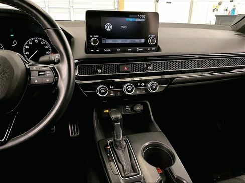 Used 2022 Honda Civic Sport image 6