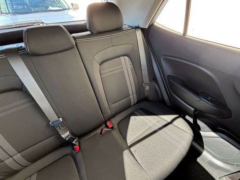 Used 2025 Hyundai Venue SEL image 37