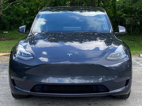 Used 2025 Tesla Model Y Long Range RWD image 3