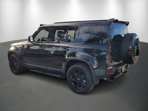 Used 2024 Land Rover Defender 110 S image 5