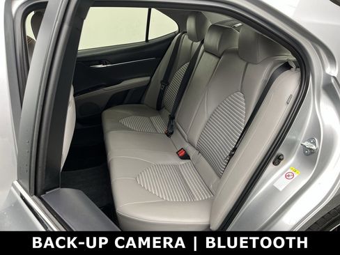 Used 2018 Toyota Camry SE image 10