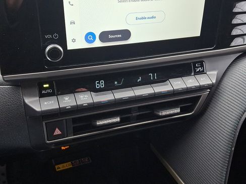 Used 2025 Toyota Camry SE image 15