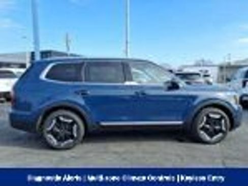 Used 2023 Kia Telluride EX w/ EX Captain's Chair Package image 4