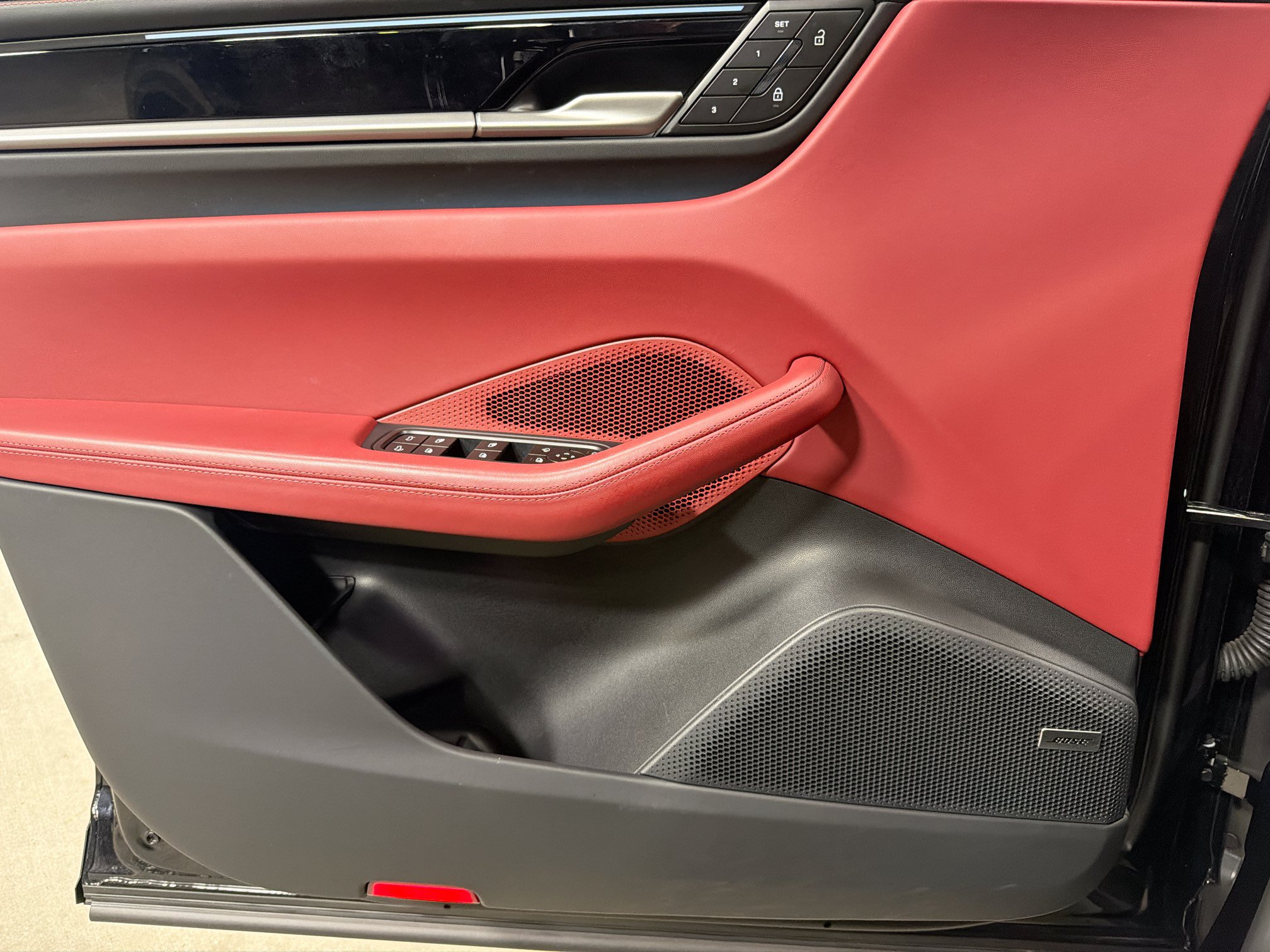 Certified 2026 Porsche Macan Electric RWD image 23