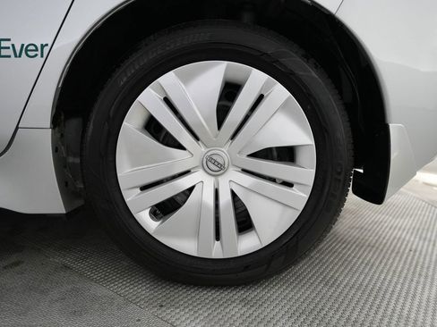 Used 2025 Nissan Leaf S FWD image 9