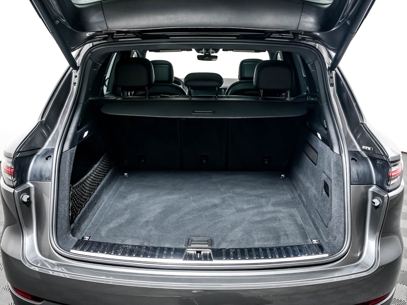 Certified 2023 Porsche Cayenne AWD/4WD image 24
