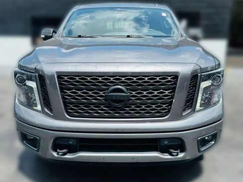 Used 2019 Nissan Titan SV w/ SV Convenience Package image 8