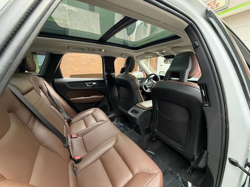 Used 2018 Volvo XC60 T5 Momentum w/ Convenience Package AWD/4WD image 15