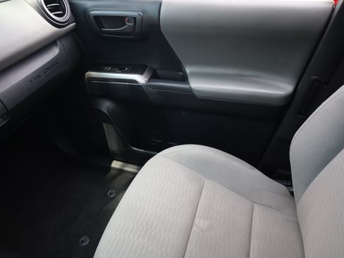 Used 2019 Toyota Tacoma SR5 RWD image 11