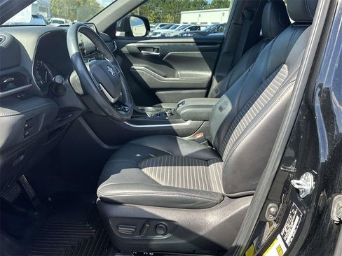 Used 2022 Toyota Highlander XSE image 4