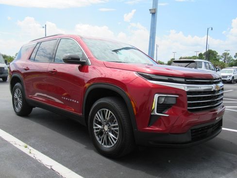 Certified 2026 Chevrolet Traverse LT FWD image 2