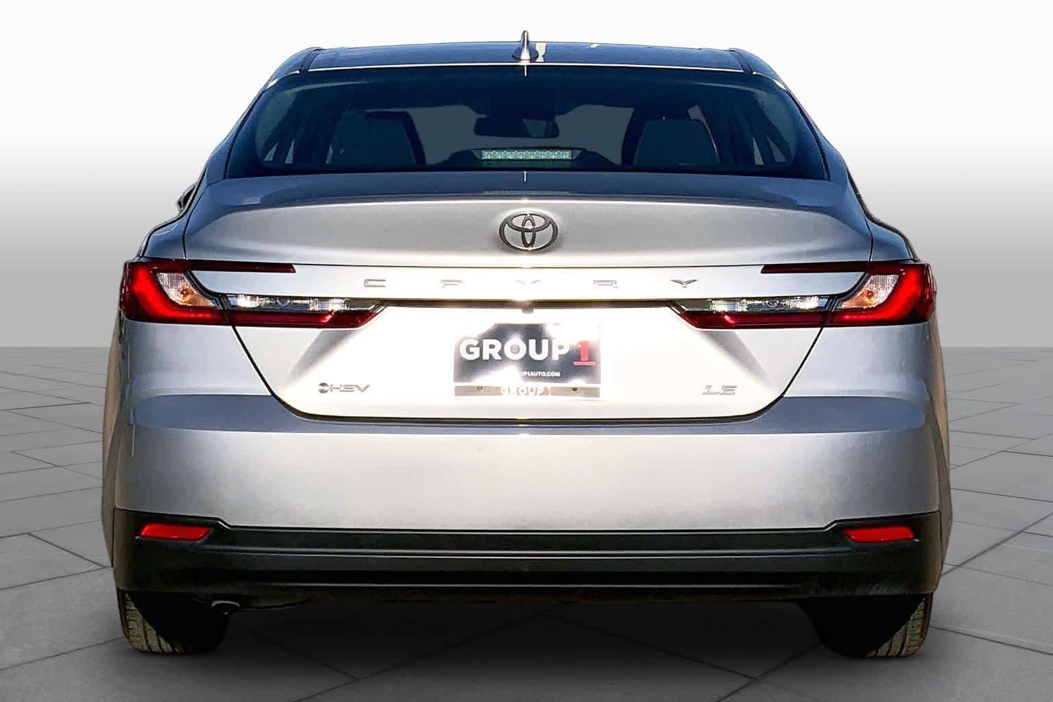 Used 2025 Toyota Camry LE FWD image 5