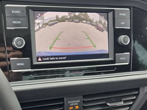 Used 2024 Volkswagen Jetta SE w/ Panoramic Sunroof Package FWD image 23