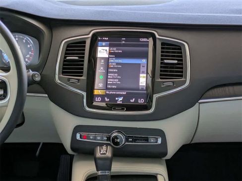 Used 2020 Volvo XC90 T6 Momentum w/ Protection Package Premier image 24