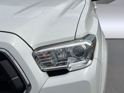 Used 2021 Toyota Tacoma SR5 RWD image 12
