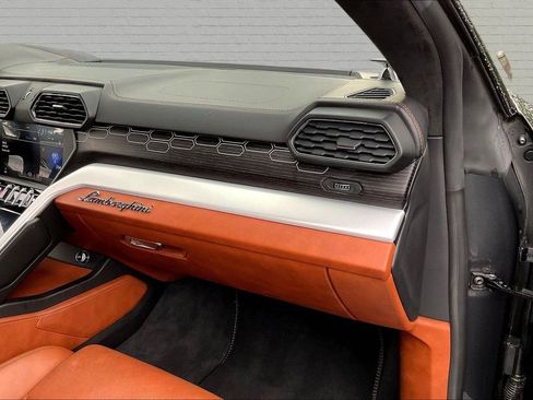 Used 2019 Lamborghini Urus AWD/4WD image 25