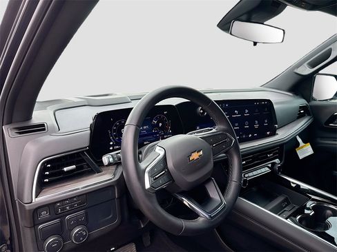 Certified 2025 Chevrolet Suburban LS image 11