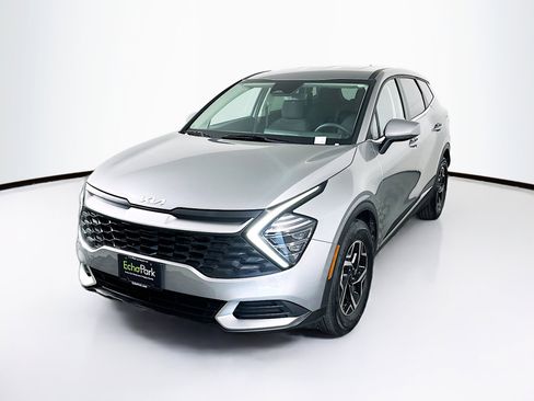 Used 2025 Kia Sportage LX image 3