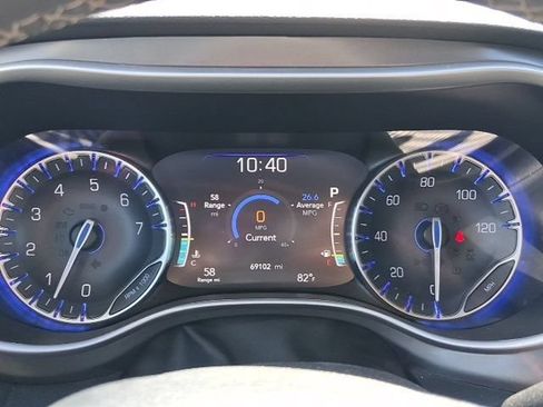 Used 2024 Chrysler Pacifica Touring-L FWD image 21