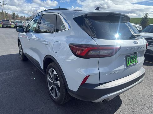 Certified 2025 Ford Escape Platinum image 4