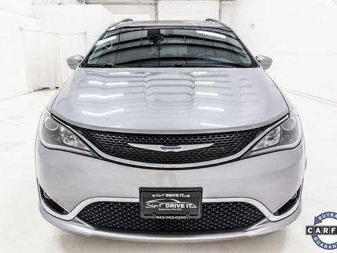 Used 2020 Chrysler Pacifica Touring-L image 12