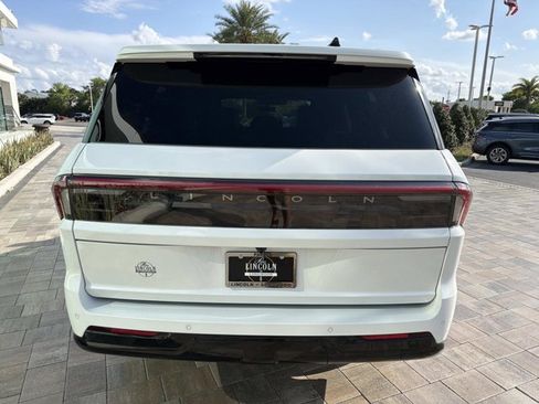 New 2026 Lincoln Navigator L Reserve AWD/4WD image 3