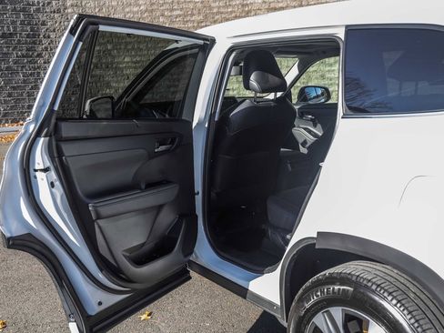 Used 2022 Toyota Highlander XLE image 20