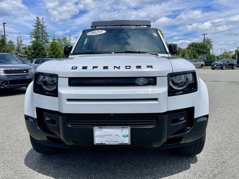 Used 2023 Land Rover Defender 110 V8 AWD/4WD image 2
