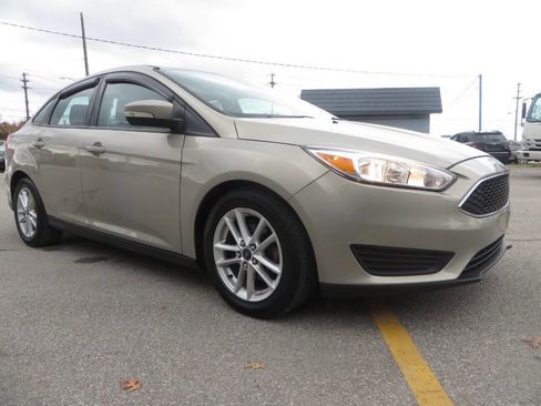 Used 2016 Ford Focus SE image 1