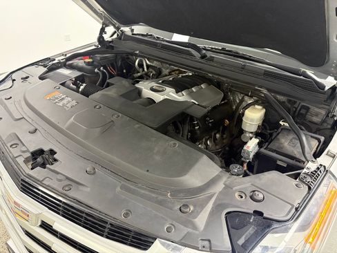 Used 2017 Cadillac Escalade ESV Luxury AWD/4WD image 52