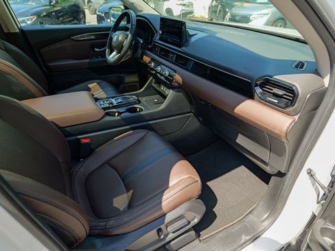 Used 2025 Honda Pilot Elite image 37