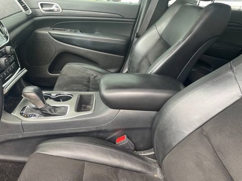 Used 2020 Jeep Grand Cherokee Laredo w/ Laredo X Package RWD image 14